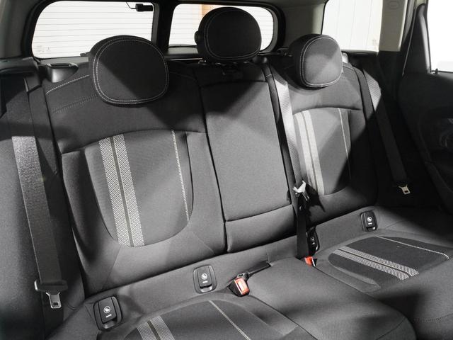 ＭＩＮＩ クーパーＳＤ　クラブマン　ドライビングモード　バックカメラ　リア障害物センサー　アクティブクルコン　コンフォートアクセス　スルーローディングシステム　衝突被害軽減ブレーキ　純正ナビ　ＥＴＣ２．０　整備付（35枚目）