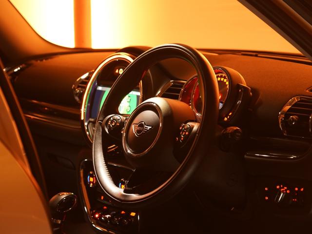 ＭＩＮＩ クーパーＳＤ　クラブマン　ドライビングモード　バックカメラ　リア障害物センサー　アクティブクルコン　コンフォートアクセス　スルーローディングシステム　衝突被害軽減ブレーキ　純正ナビ　ＥＴＣ２．０　整備付（42枚目）