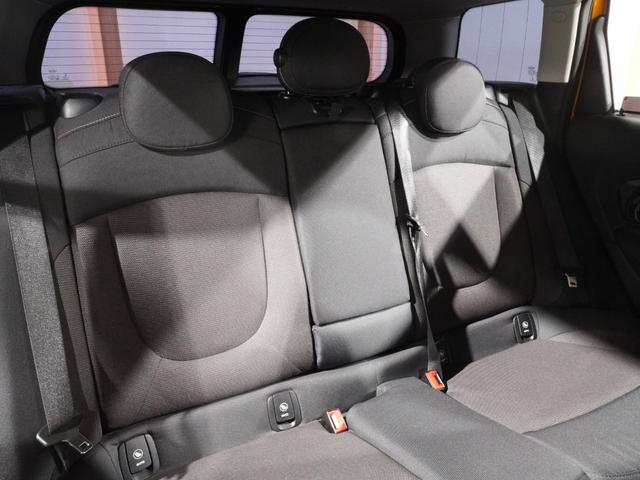 ＭＩＮＩ クーパー　クラブマン　アクティブクルコン　衝突被害軽減ブレーキ　バックカメラ　リア障害物センサー　コンフォートアクセス　スルーローディングシステム　ＬＥＤヘッドライト　ＥＴＣ２．０　整備付（35枚目）