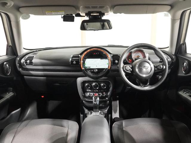ＭＩＮＩ クーパーＤ　クラブマン　ＡｐｐｌｅＣａｒＰｌａｙ　純正ナビ　ワイヤレスチャージ　ドライビングモード　パーキングアシスト　バックカメラ　前後障害物センサー　スルーローディングシステム　ＥＴＣ２．０　整備付（4枚目）