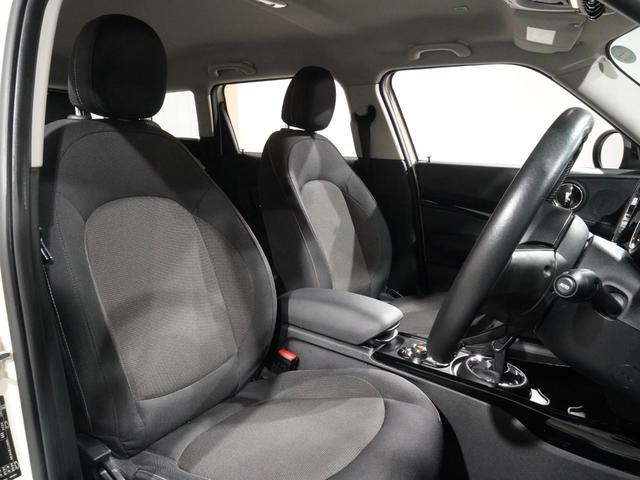ＭＩＮＩ クーパーＤ　クラブマン　ＡｐｐｌｅＣａｒＰｌａｙ　純正ナビ　ワイヤレスチャージ　ドライビングモード　パーキングアシスト　バックカメラ　前後障害物センサー　スルーローディングシステム　ＥＴＣ２．０　整備付（5枚目）