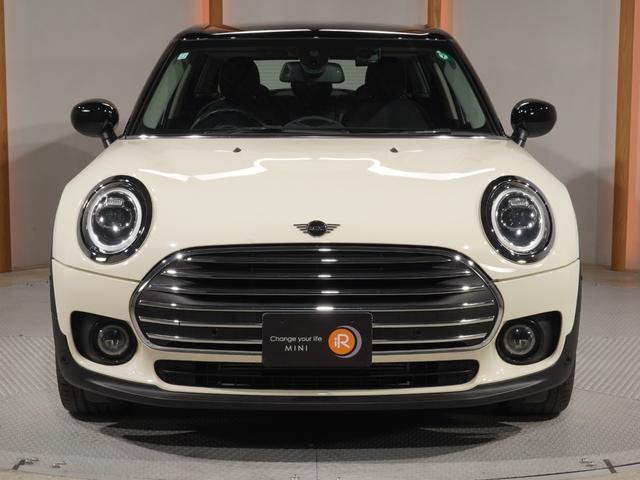 ＭＩＮＩ クーパーＤ　クラブマン　ＡｐｐｌｅＣａｒＰｌａｙ　純正ナビ　ワイヤレスチャージ　ドライビングモード　パーキングアシスト　バックカメラ　前後障害物センサー　スルーローディングシステム　ＥＴＣ２．０　整備付（8枚目）