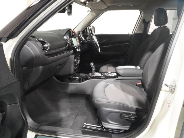 ＭＩＮＩ クーパーＤ　クラブマン　ＡｐｐｌｅＣａｒＰｌａｙ　純正ナビ　ワイヤレスチャージ　ドライビングモード　パーキングアシスト　バックカメラ　前後障害物センサー　スルーローディングシステム　ＥＴＣ２．０　整備付（12枚目）