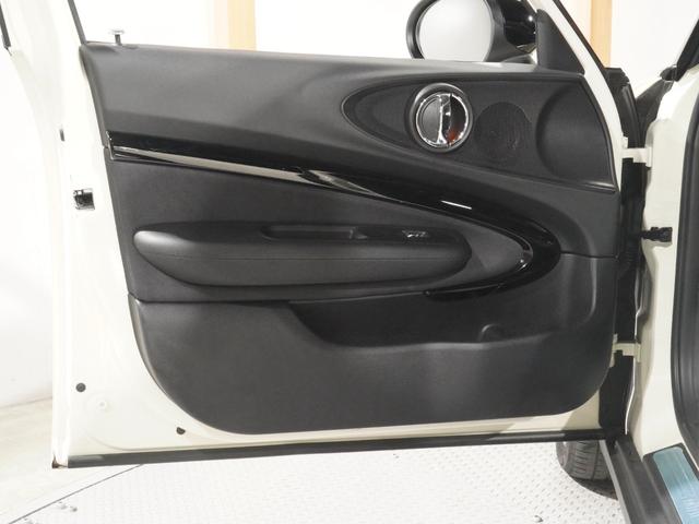 ＭＩＮＩ クーパーＤ　クラブマン　ＡｐｐｌｅＣａｒＰｌａｙ　純正ナビ　ワイヤレスチャージ　ドライビングモード　パーキングアシスト　バックカメラ　前後障害物センサー　スルーローディングシステム　ＥＴＣ２．０　整備付（14枚目）