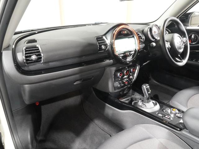 ＭＩＮＩ クーパーＤ　クラブマン　ＡｐｐｌｅＣａｒＰｌａｙ　純正ナビ　ワイヤレスチャージ　ドライビングモード　パーキングアシスト　バックカメラ　前後障害物センサー　スルーローディングシステム　ＥＴＣ２．０　整備付（15枚目）