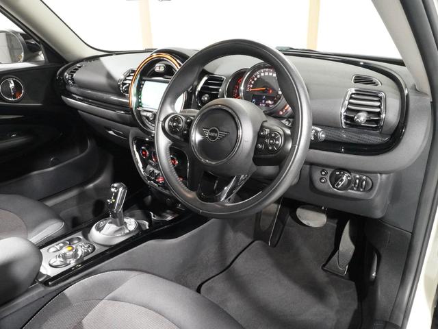 ＭＩＮＩ クーパーＤ　クラブマン　ＡｐｐｌｅＣａｒＰｌａｙ　純正ナビ　ワイヤレスチャージ　ドライビングモード　パーキングアシスト　バックカメラ　前後障害物センサー　スルーローディングシステム　ＥＴＣ２．０　整備付（16枚目）