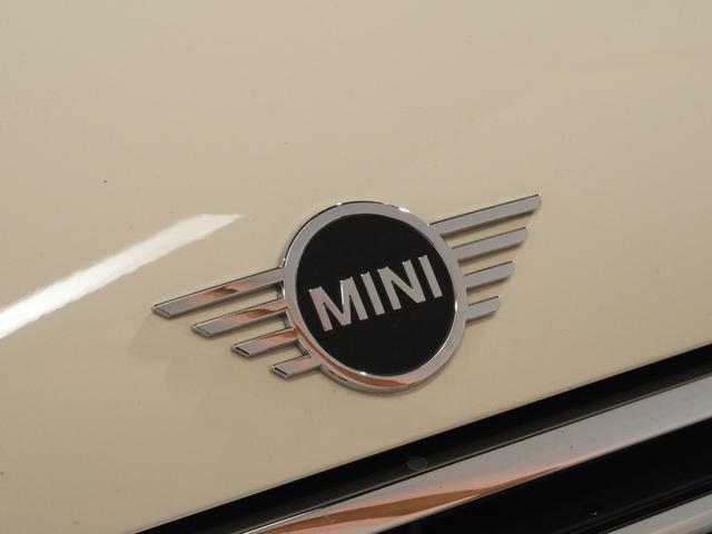 ＭＩＮＩ クーパーＤ　クラブマン　ＡｐｐｌｅＣａｒＰｌａｙ　純正ナビ　ワイヤレスチャージ　ドライビングモード　パーキングアシスト　バックカメラ　前後障害物センサー　スルーローディングシステム　ＥＴＣ２．０　整備付（22枚目）