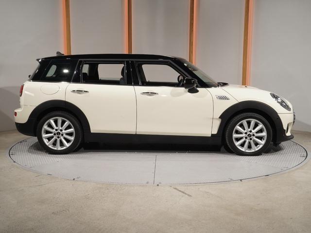 ＭＩＮＩ クーパーＤ　クラブマン　ＡｐｐｌｅＣａｒＰｌａｙ　純正ナビ　ワイヤレスチャージ　ドライビングモード　パーキングアシスト　バックカメラ　前後障害物センサー　スルーローディングシステム　ＥＴＣ２．０　整備付（23枚目）