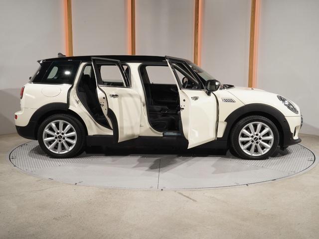 ＭＩＮＩ クーパーＤ　クラブマン　ＡｐｐｌｅＣａｒＰｌａｙ　純正ナビ　ワイヤレスチャージ　ドライビングモード　パーキングアシスト　バックカメラ　前後障害物センサー　スルーローディングシステム　ＥＴＣ２．０　整備付（24枚目）