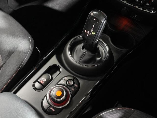 ＭＩＮＩ クーパーＤ　クラブマン　ＡｐｐｌｅＣａｒＰｌａｙ　純正ナビ　ワイヤレスチャージ　ドライビングモード　パーキングアシスト　バックカメラ　前後障害物センサー　スルーローディングシステム　ＥＴＣ２．０　整備付（41枚目）