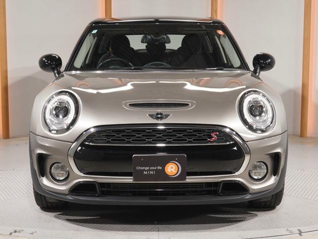 ＭＩＮＩ クーパーＳ　クラブマン　クルコン　ドライビングモード　コンフォートアクセス　バックカメラ　リア障害物センサー　スルーローディングシステム　純正ナビ　ＥＴＣ２．０　整備付（8枚目）