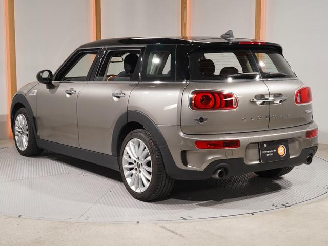 ＭＩＮＩ クーパーＳ　クラブマン　クルコン　ドライビングモード　コンフォートアクセス　バックカメラ　リア障害物センサー　スルーローディングシステム　純正ナビ　ＥＴＣ２．０　整備付（10枚目）