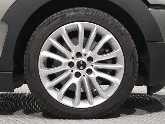 ＭＩＮＩ クーパーＳ　クラブマン　クルコン　ドライビングモード　コンフォートアクセス　バックカメラ　リア障害物センサー　スルーローディングシステム　純正ナビ　ＥＴＣ２．０　整備付（11枚目）