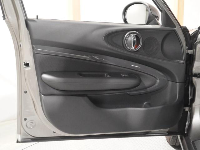 ＭＩＮＩ クーパーＳ　クラブマン　クルコン　ドライビングモード　コンフォートアクセス　バックカメラ　リア障害物センサー　スルーローディングシステム　純正ナビ　ＥＴＣ２．０　整備付（14枚目）