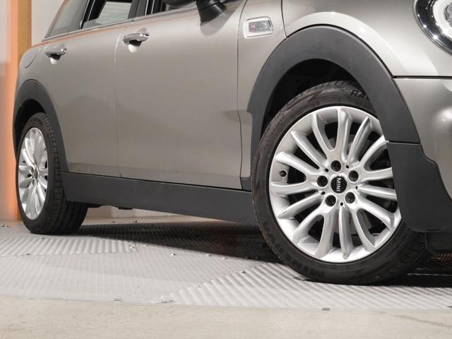 ＭＩＮＩ クーパーＳ　クラブマン　クルコン　ドライビングモード　コンフォートアクセス　バックカメラ　リア障害物センサー　スルーローディングシステム　純正ナビ　ＥＴＣ２．０　整備付（20枚目）