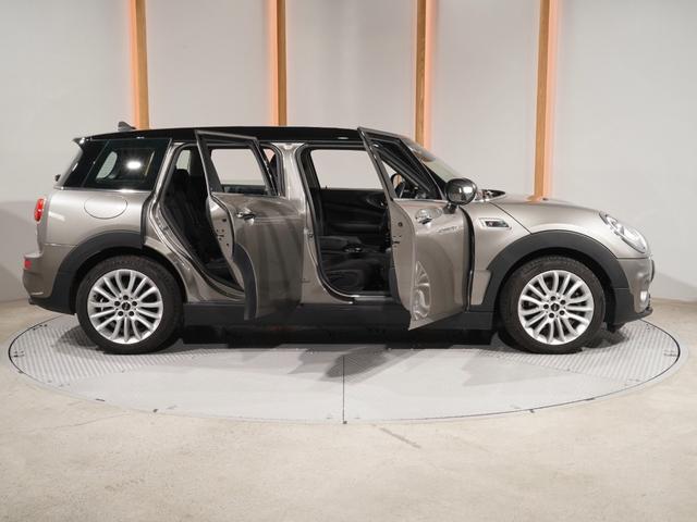 ＭＩＮＩ クーパーＳ　クラブマン　クルコン　ドライビングモード　コンフォートアクセス　バックカメラ　リア障害物センサー　スルーローディングシステム　純正ナビ　ＥＴＣ２．０　整備付（24枚目）