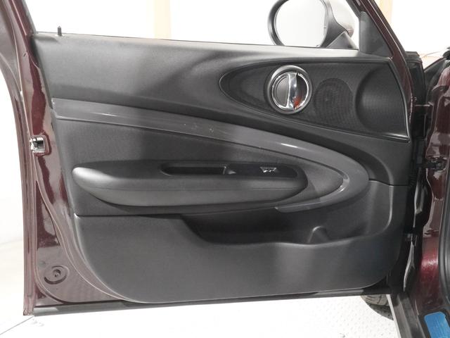 ＭＩＮＩ クーパーＳＤ　クラブマン　コンフォートアクセス　バックカメラ　リア障害物センサー　アクティブクルコン　ドライビングモード　スルーローディングシステム　衝突被害軽減ブレーキ　純正ナビ　ＥＴＣ２．０　整備付（14枚目）