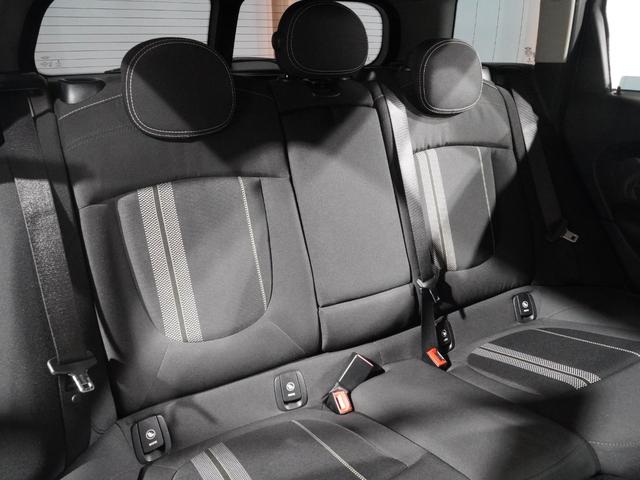 ＭＩＮＩ クーパーＳＤ　クラブマン　コンフォートアクセス　バックカメラ　リア障害物センサー　アクティブクルコン　ドライビングモード　スルーローディングシステム　衝突被害軽減ブレーキ　純正ナビ　ＥＴＣ２．０　整備付（35枚目）