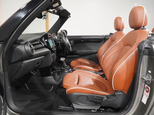 ＭＩＮＩ クーパー　コンバーチブル　Ｙｏｕｒｓソフトトップ　レザーシート　シートヒーター　ドライビングモード　クルコン　マルチファンクション　バックカメラ　リア障害物センサー　コンフォートアクセス　純正ナビ　ＥＴＣ　整備付（12枚目）