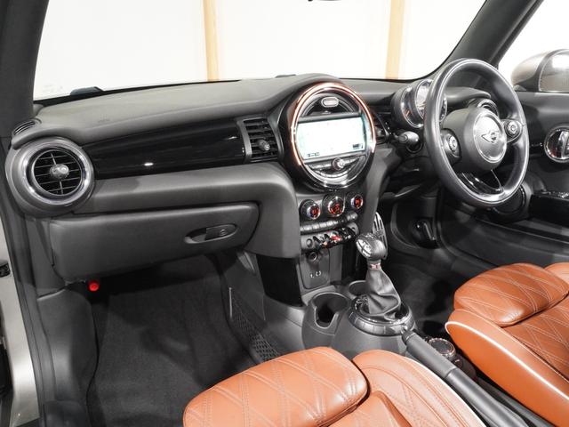 ＭＩＮＩ クーパー　コンバーチブル　Ｙｏｕｒｓソフトトップ　レザーシート　シートヒーター　ドライビングモード　クルコン　マルチファンクション　バックカメラ　リア障害物センサー　コンフォートアクセス　純正ナビ　ＥＴＣ　整備付（15枚目）