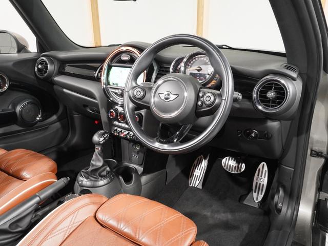 ＭＩＮＩ クーパー　コンバーチブル　Ｙｏｕｒｓソフトトップ　レザーシート　シートヒーター　ドライビングモード　クルコン　マルチファンクション　バックカメラ　リア障害物センサー　コンフォートアクセス　純正ナビ　ＥＴＣ　整備付（16枚目）