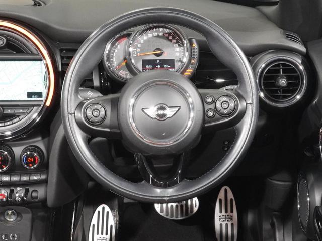 ＭＩＮＩ クーパー　コンバーチブル　Ｙｏｕｒｓソフトトップ　レザーシート　シートヒーター　ドライビングモード　クルコン　マルチファンクション　バックカメラ　リア障害物センサー　コンフォートアクセス　純正ナビ　ＥＴＣ　整備付（17枚目）