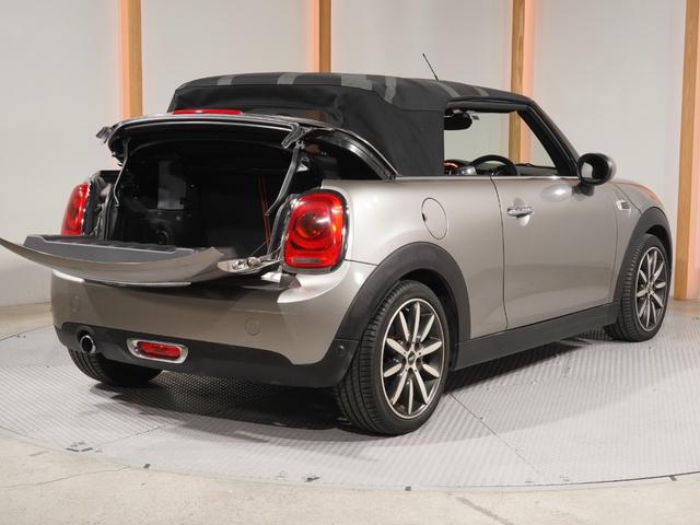 ＭＩＮＩ クーパー　コンバーチブル　Ｙｏｕｒｓソフトトップ　レザーシート　シートヒーター　ドライビングモード　クルコン　マルチファンクション　バックカメラ　リア障害物センサー　コンフォートアクセス　純正ナビ　ＥＴＣ　整備付（31枚目）