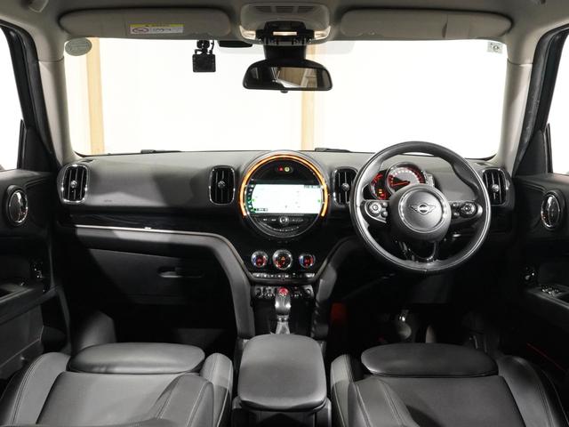 ＭＩＮＩ クロスオーバー　ノーフォークエディション　限定車　ワンオーナー　専用装備　レザレットシート　シートヒーター　ピクニックベンチ　バックカメラ　リア障害物センサー　コンフォートアクセス　オートマチックテールゲート　純正ナビ　ＥＴＣ２．０　整備付（4枚目）
