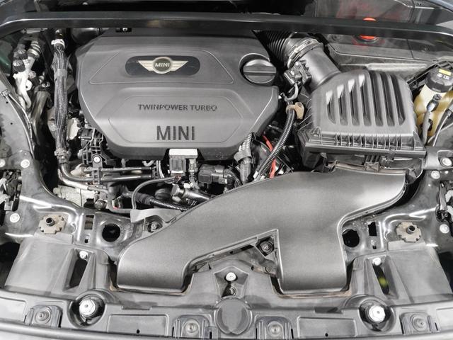 ＭＩＮＩ クロスオーバー　ノーフォークエディション　限定車　ワンオーナー　専用装備　レザレットシート　シートヒーター　ピクニックベンチ　バックカメラ　リア障害物センサー　コンフォートアクセス　オートマチックテールゲート　純正ナビ　ＥＴＣ２．０　整備付（7枚目）