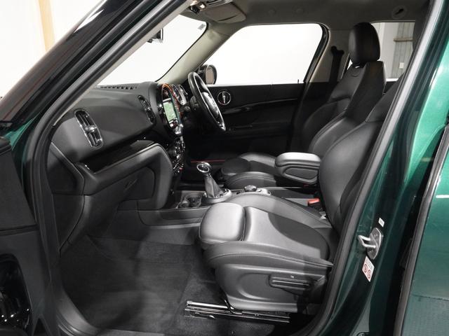 ＭＩＮＩ クロスオーバー　ノーフォークエディション　限定車　ワンオーナー　専用装備　レザレットシート　シートヒーター　ピクニックベンチ　バックカメラ　リア障害物センサー　コンフォートアクセス　オートマチックテールゲート　純正ナビ　ＥＴＣ２．０　整備付（12枚目）