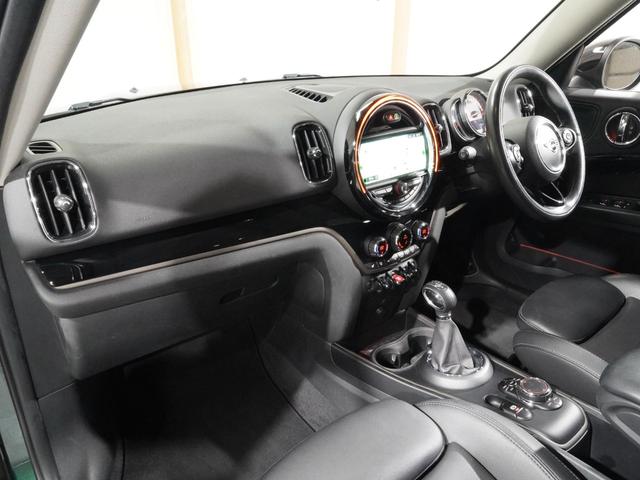 ＭＩＮＩ クロスオーバー　ノーフォークエディション　限定車　ワンオーナー　専用装備　レザレットシート　シートヒーター　ピクニックベンチ　バックカメラ　リア障害物センサー　コンフォートアクセス　オートマチックテールゲート　純正ナビ　ＥＴＣ２．０　整備付（15枚目）