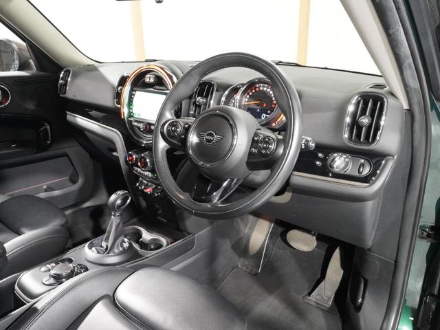 ＭＩＮＩ クロスオーバー　ノーフォークエディション　限定車　ワンオーナー　専用装備　レザレットシート　シートヒーター　ピクニックベンチ　バックカメラ　リア障害物センサー　コンフォートアクセス　オートマチックテールゲート　純正ナビ　ＥＴＣ２．０　整備付（16枚目）