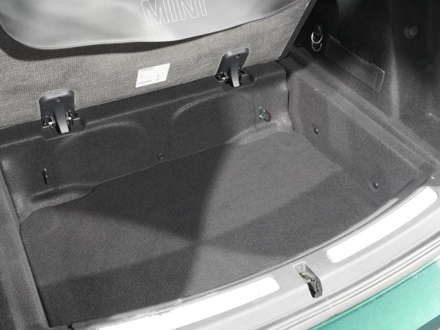 ＭＩＮＩ クロスオーバー　ノーフォークエディション　限定車　ワンオーナー　専用装備　レザレットシート　シートヒーター　ピクニックベンチ　バックカメラ　リア障害物センサー　コンフォートアクセス　オートマチックテールゲート　純正ナビ　ＥＴＣ２．０　整備付（37枚目）