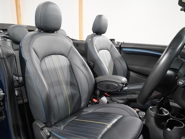 ＭＩＮＩ クーパーＳ　コンバーチブルサイドウォークエディション　限定車　ワンオーナー　専用装備　レザーシート／ヒーター　ｈａｒｍａｎ／ｋａｒｄｏｎ　ヘッドアップディスプレイ　純正ナビ　ＡｐｐｌｅＣａｒＰｌａｙ　ワイヤレスチャージ　バックカメラ　ＥＴＣ２．０　整備付（5枚目）