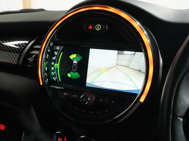 ＭＩＮＩ クーパーＳ　コンバーチブルサイドウォークエディション　限定車　ワンオーナー　専用装備　レザーシート／ヒーター　ｈａｒｍａｎ／ｋａｒｄｏｎ　ヘッドアップディスプレイ　純正ナビ　ＡｐｐｌｅＣａｒＰｌａｙ　ワイヤレスチャージ　バックカメラ　ＥＴＣ２．０　整備付（6枚目）
