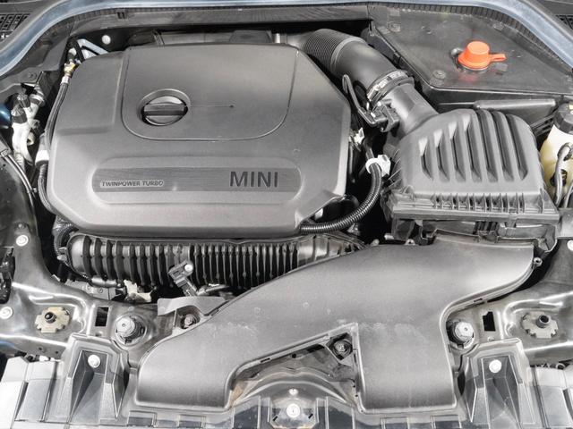 ＭＩＮＩ クーパーＳ　コンバーチブルサイドウォークエディション　限定車　ワンオーナー　専用装備　レザーシート／ヒーター　ｈａｒｍａｎ／ｋａｒｄｏｎ　ヘッドアップディスプレイ　純正ナビ　ＡｐｐｌｅＣａｒＰｌａｙ　ワイヤレスチャージ　バックカメラ　ＥＴＣ２．０　整備付（7枚目）