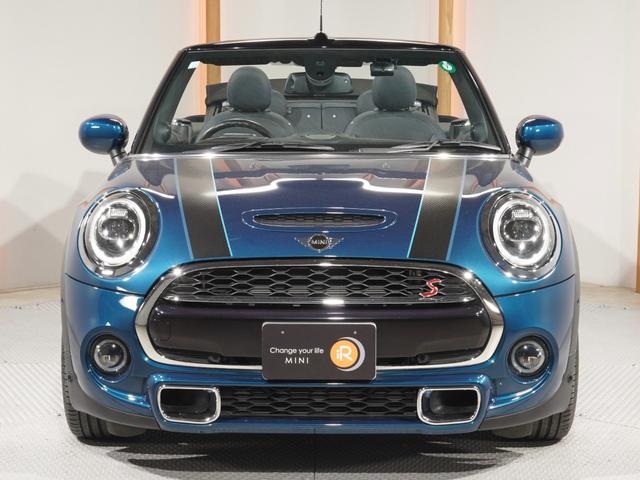 ＭＩＮＩ クーパーＳ　コンバーチブルサイドウォークエディション　限定車　ワンオーナー　専用装備　レザーシート／ヒーター　ｈａｒｍａｎ／ｋａｒｄｏｎ　ヘッドアップディスプレイ　純正ナビ　ＡｐｐｌｅＣａｒＰｌａｙ　ワイヤレスチャージ　バックカメラ　ＥＴＣ２．０　整備付（8枚目）