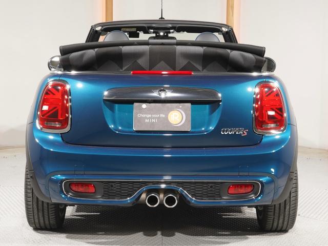 ＭＩＮＩ クーパーＳ　コンバーチブルサイドウォークエディション　限定車　ワンオーナー　専用装備　レザーシート／ヒーター　ｈａｒｍａｎ／ｋａｒｄｏｎ　ヘッドアップディスプレイ　純正ナビ　ＡｐｐｌｅＣａｒＰｌａｙ　ワイヤレスチャージ　バックカメラ　ＥＴＣ２．０　整備付（9枚目）
