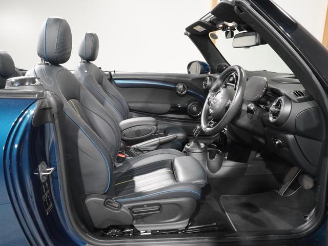 ＭＩＮＩ クーパーＳ　コンバーチブルサイドウォークエディション　限定車　ワンオーナー　専用装備　レザーシート／ヒーター　ｈａｒｍａｎ／ｋａｒｄｏｎ　ヘッドアップディスプレイ　純正ナビ　ＡｐｐｌｅＣａｒＰｌａｙ　ワイヤレスチャージ　バックカメラ　ＥＴＣ２．０　整備付（13枚目）