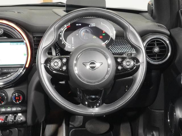 ＭＩＮＩ クーパーＳ　コンバーチブルサイドウォークエディション　限定車　ワンオーナー　専用装備　レザーシート／ヒーター　ｈａｒｍａｎ／ｋａｒｄｏｎ　ヘッドアップディスプレイ　純正ナビ　ＡｐｐｌｅＣａｒＰｌａｙ　ワイヤレスチャージ　バックカメラ　ＥＴＣ２．０　整備付（17枚目）