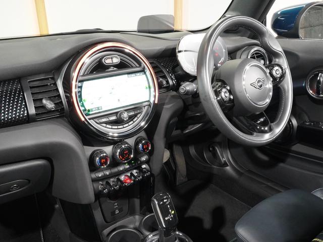 ＭＩＮＩ クーパーＳ　コンバーチブルサイドウォークエディション　限定車　ワンオーナー　専用装備　レザーシート／ヒーター　ｈａｒｍａｎ／ｋａｒｄｏｎ　ヘッドアップディスプレイ　純正ナビ　ＡｐｐｌｅＣａｒＰｌａｙ　ワイヤレスチャージ　バックカメラ　ＥＴＣ２．０　整備付（18枚目）