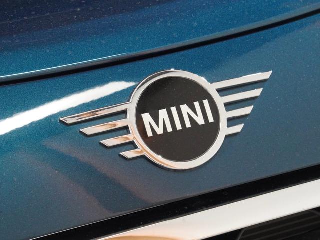 ＭＩＮＩ クーパーＳ　コンバーチブルサイドウォークエディション　限定車　ワンオーナー　専用装備　レザーシート／ヒーター　ｈａｒｍａｎ／ｋａｒｄｏｎ　ヘッドアップディスプレイ　純正ナビ　ＡｐｐｌｅＣａｒＰｌａｙ　ワイヤレスチャージ　バックカメラ　ＥＴＣ２．０　整備付（25枚目）