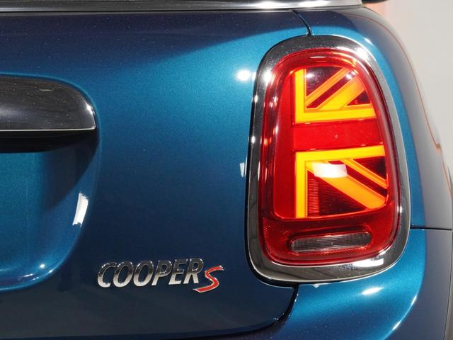 ＭＩＮＩ クーパーＳ　コンバーチブルサイドウォークエディション　限定車　ワンオーナー　専用装備　レザーシート／ヒーター　ｈａｒｍａｎ／ｋａｒｄｏｎ　ヘッドアップディスプレイ　純正ナビ　ＡｐｐｌｅＣａｒＰｌａｙ　ワイヤレスチャージ　バックカメラ　ＥＴＣ２．０　整備付（30枚目）