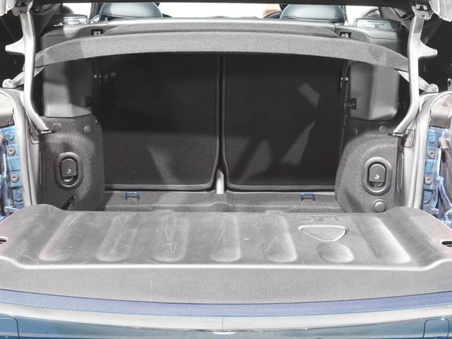 ＭＩＮＩ クーパーＳ　コンバーチブルサイドウォークエディション　限定車　ワンオーナー　専用装備　レザーシート／ヒーター　ｈａｒｍａｎ／ｋａｒｄｏｎ　ヘッドアップディスプレイ　純正ナビ　ＡｐｐｌｅＣａｒＰｌａｙ　ワイヤレスチャージ　バックカメラ　ＥＴＣ２．０　整備付（32枚目）