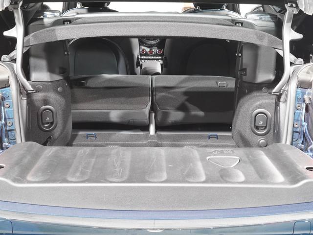 ＭＩＮＩ クーパーＳ　コンバーチブルサイドウォークエディション　限定車　ワンオーナー　専用装備　レザーシート／ヒーター　ｈａｒｍａｎ／ｋａｒｄｏｎ　ヘッドアップディスプレイ　純正ナビ　ＡｐｐｌｅＣａｒＰｌａｙ　ワイヤレスチャージ　バックカメラ　ＥＴＣ２．０　整備付（34枚目）