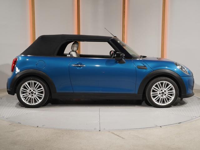 ＭＩＮＩ クーパー　コンバーチブル　クラシック・トリム　レザーシート　シートヒーター　クルコン　バックカメラ　リア障害物センサー　ドライビングモード　衝突被害軽減ブレーキ　インテリアカラー／サテライトグレー　純正ナビ　ＥＴＣ　整備付（24枚目）
