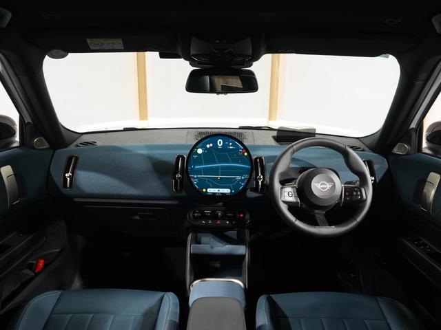 ＭＩＮＩ カントリーマンＳオール４　フェイバリット・トリム　ベスキン／ダークペトロール　シート＆ハンドルヒーター　電動シート　ｈａｒｍａｎ／ｋａｒｄｏｎ　前後カメラ　ＡｐｐｌｅＣａｒＰｌａｙ　純正ナビ　ワイヤレスチャージ　アラームシステム　ＥＴＣ２．０　整備付（4枚目）