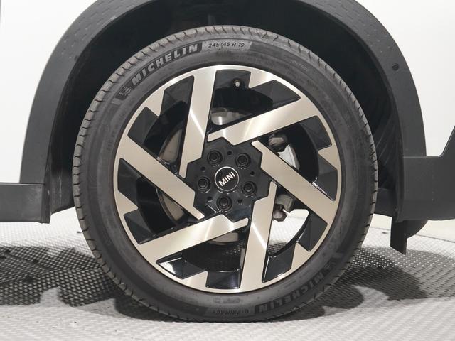 ＭＩＮＩ カントリーマンＳオール４　フェイバリット・トリム　ベスキン／ダークペトロール　シート＆ハンドルヒーター　電動シート　ｈａｒｍａｎ／ｋａｒｄｏｎ　前後カメラ　ＡｐｐｌｅＣａｒＰｌａｙ　純正ナビ　ワイヤレスチャージ　アラームシステム　ＥＴＣ２．０　整備付（12枚目）