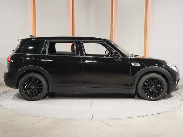 ＭＩＮＩ クーパーＤ　クラブマン　クルコン　コンフォートアクセス　純正ナビ　スルーローディングシステム　ＬＥＤヘッドライト／フォグランプ　１７インチアルミホイール／ブラック　ＥＴＣ２．０　整備付（22枚目）