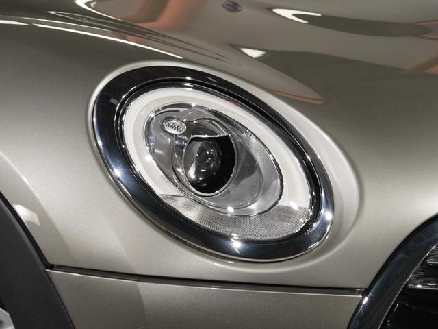 ＭＩＮＩ クーパー　クラブマン　コンフォートアクセス　ドライビングモード　バックカメラ　リア障害物センサー　スルーローディングシステム　アクティブクルコン　純正ナビ　ＥＴＣ２．０　整備付（21枚目）